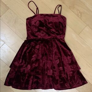 Junior Size M Girls Trixxi Velvet Dress
Burgundy wine color